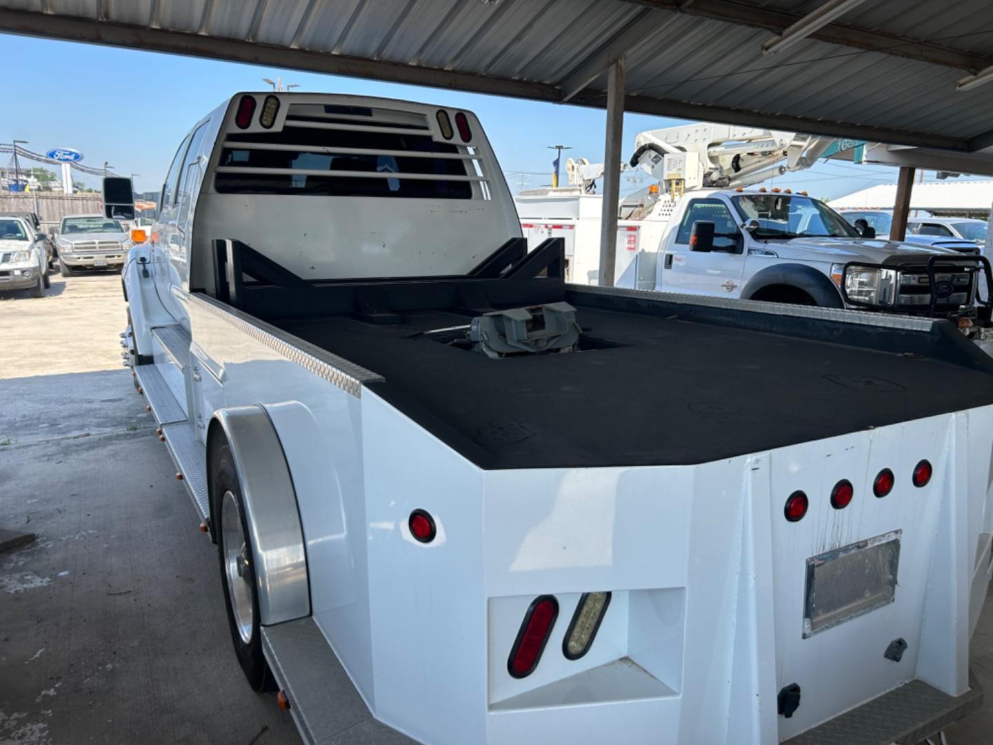 2011 White Ford F-650 Crew Cab 2WD DRW (3FRNW6FG2BV) with an 6.7L L6 DIESEL CUMMINS engine, Automatic transmission, located at 1687 Business 35 S, New Braunfels, TX, 78130, (830) 625-7159, 29.655487, -98.051491 - Photo#1